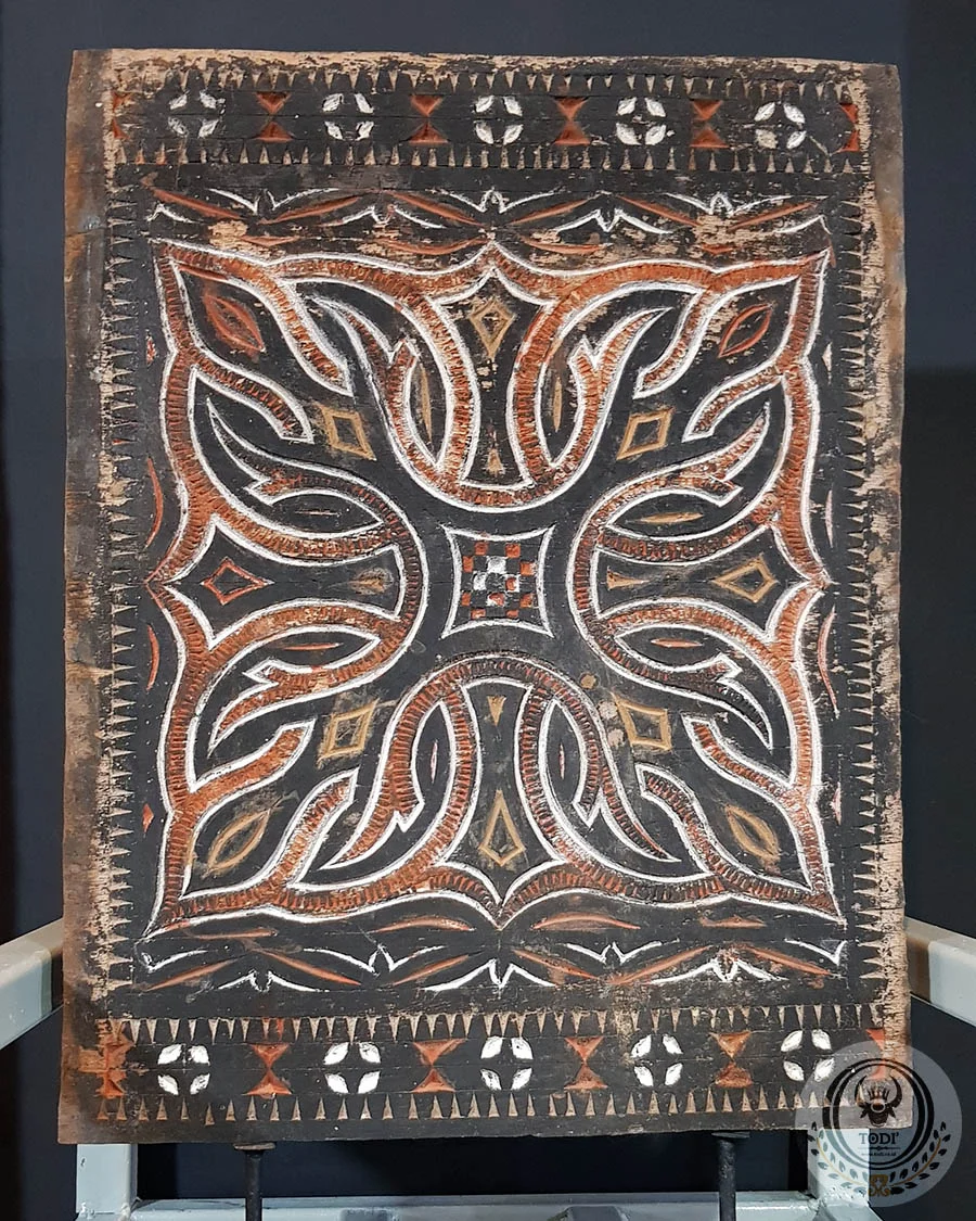 Antique Carved Toraja House Panel - Kapu' Baka (32cm x 42cm)