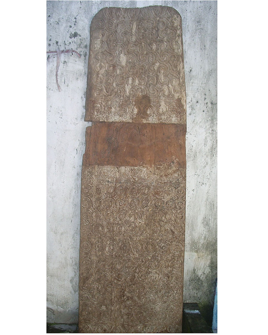 Antique Toraja Panito-Sane Wood Carving