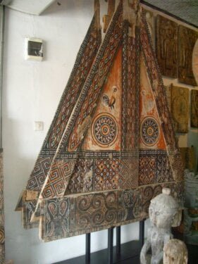 Panel Lumbung Kayu Toraja Segitiga