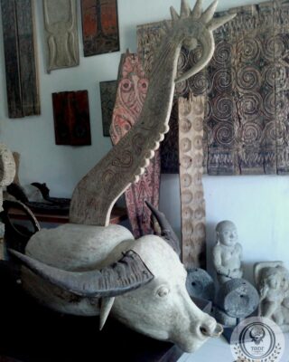 Kepala Kerbau Kayu (Kabongngo) dan Katik Ayam Toraja