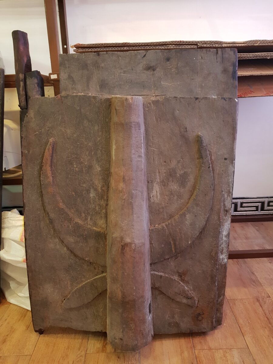 Antique Mamasa Toraja water buffalo house door (57cm x 80cm) (1)