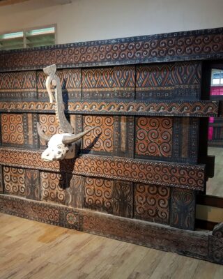 Panel Dinding Rumah Tongkonan Toraja (350cm x 190cm) - Kepala Kerbau Kayu