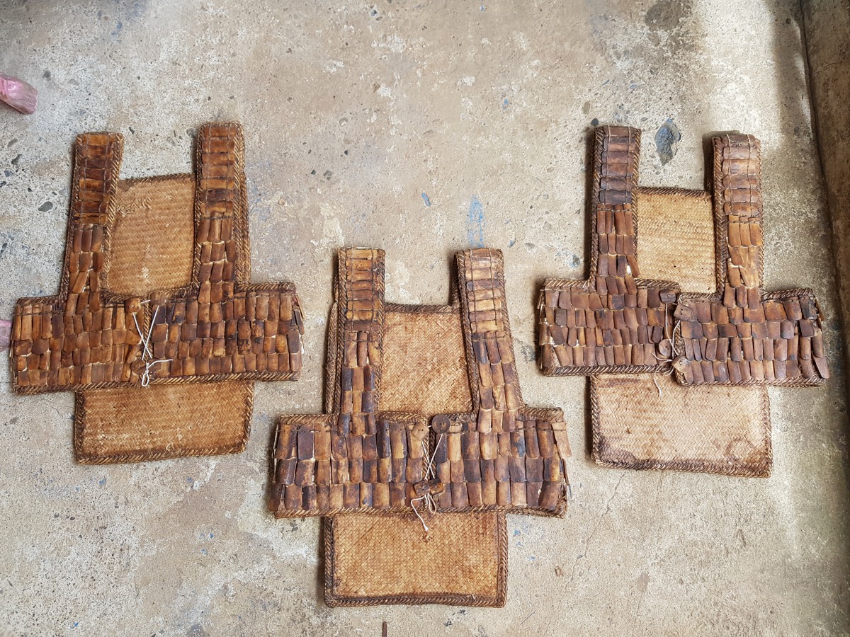 Rompi Baju Perang Tulang Toraja (Tulang Persegi) Todi Art | Gallery Seni