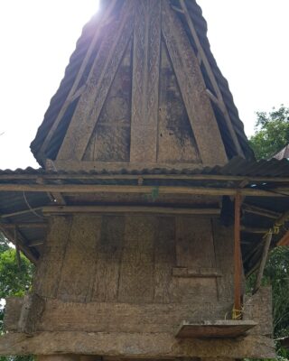 Alternative view of Lumbung Padi (Alang) Tua Toraja, Patina Putih