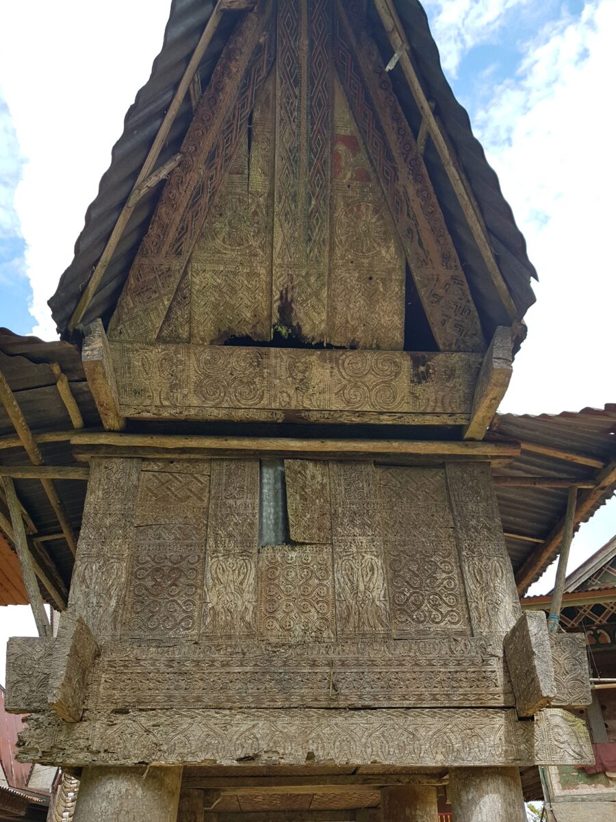 Toraja Old Ricebarn (Alang) White Patina (6) Toraja Old Ricebarn (Alang) White Patina