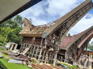 Dismantling an old traditional Toraja house before move to Bali