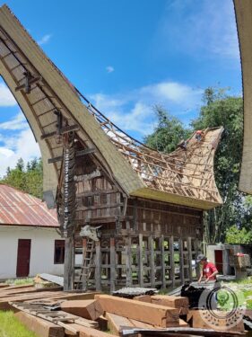 Dismantling an old traditional Toraja house before move to Bali