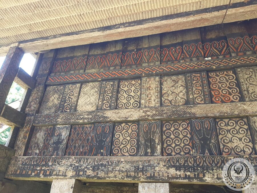 Toraja Old Tongkonan House Building (380cm x 710cm)