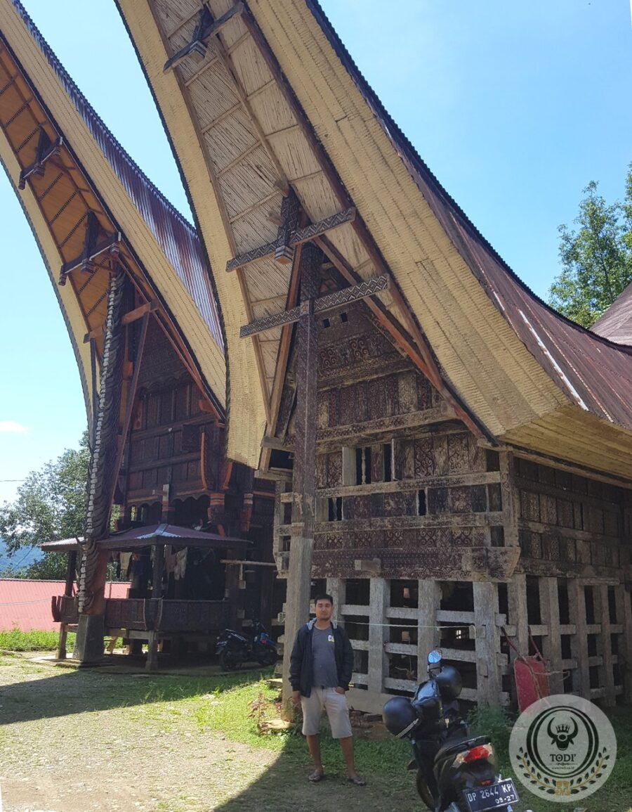 Toraja Old Tongkonan House Building (380cm x 710cm)