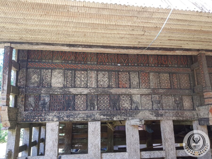 Toraja Old Tongkonan House Building (380cm x 710cm)