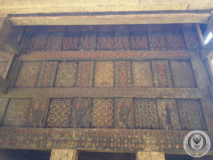 Toraja Old Tongkonan House Building (380cm x 710cm)