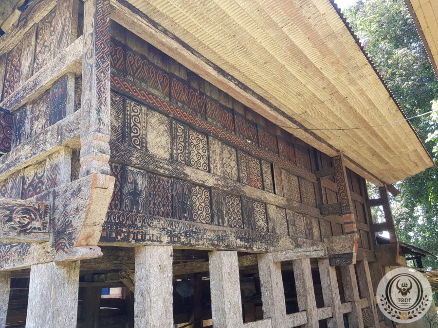 Toraja Old Tongkonan House Building (380cm x 710cm)