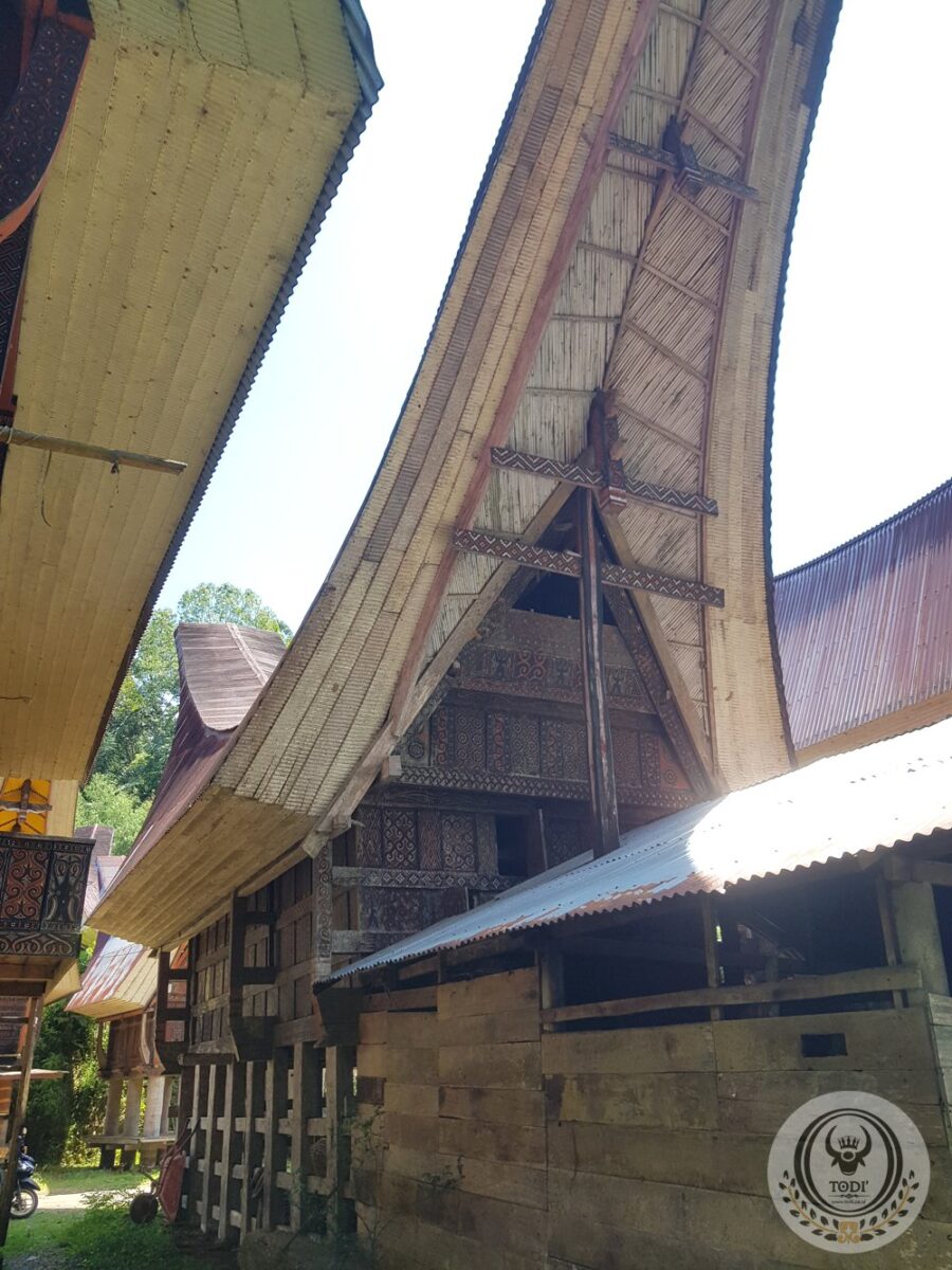 Toraja Old Tongkonan House Building (380cm x 710cm)