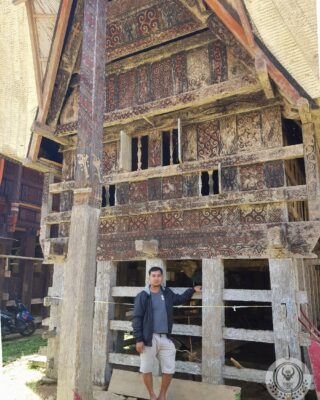 Toraja Old Tongkonan House Building (380cm x 710cm)