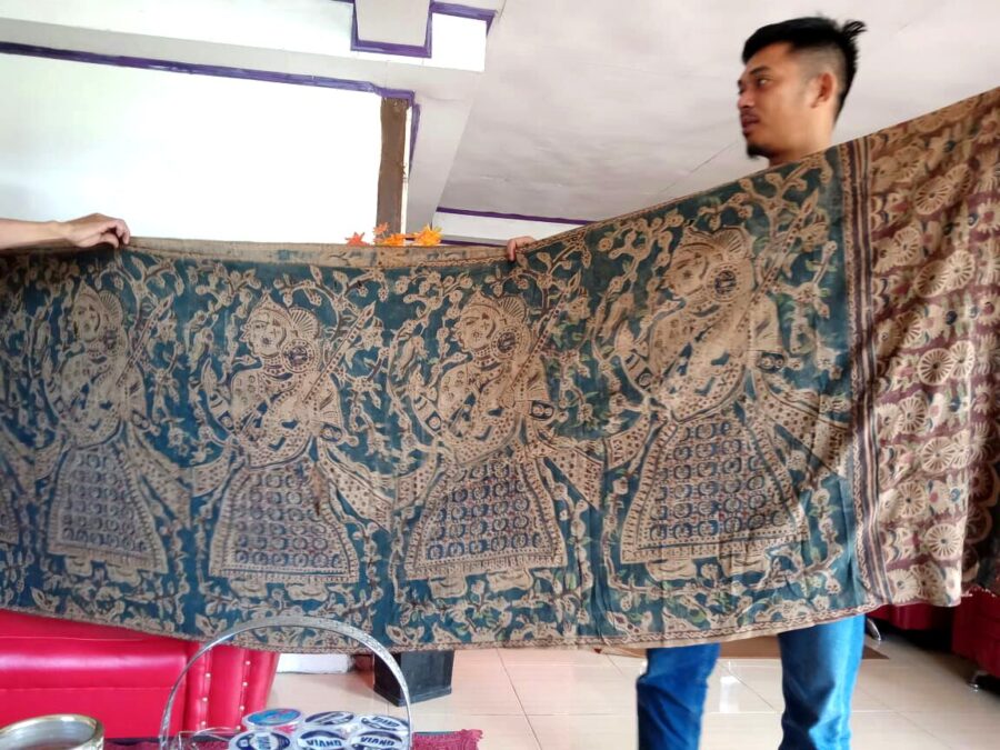 Vintage Wayang Textile - Toraja Ceremonial Cloth Vintage Wayang Textile - Toraja Ceremonial Cloth