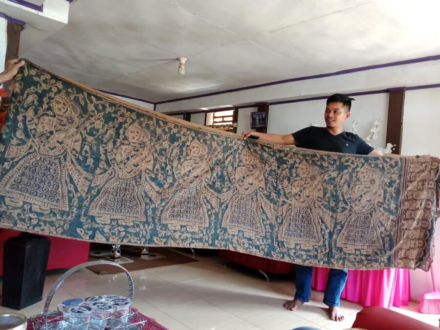 Vintage Wayang Textile - Toraja Ceremonial Cloth Vintage Wayang Textile - Toraja Ceremonial Cloth