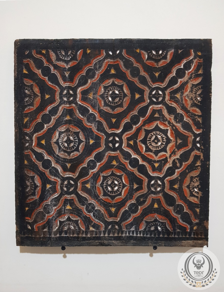 Antique Toraja Tongkonan Carved Wall Panel (35cm x 36cm) Antique Toraja Tongkonan Carved Wall Panel (35cm x 36cm)