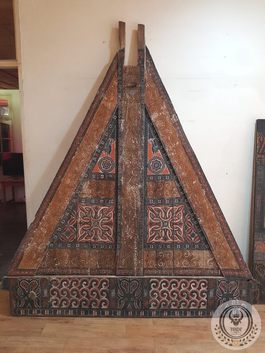 Triangle Wall of Toraja Tongkonan House (200cm x 230cm) Triangle Wall of Toraja Tongkonan House (200cm x 230cm)