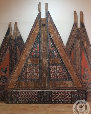 Segitiga Dinding Rumah Tongkonan Toraja (170cm x 282cm)