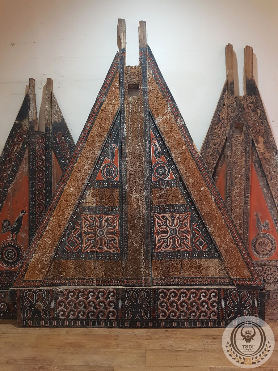 Triangle Wall of Toraja Tongkonan House (200cm x 230cm) (3) Triangle Wall of Toraja Tongkonan House (200cm x 230cm)
