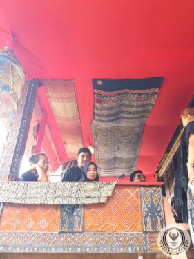 Antique Textiles Decoration and Antique Kandaure at the Rambu Solo, Toraja Funeral Rites (September 2025) Antique Textiles Decoration and Antique Kandaure at the Rambu Solo, Toraja Funeral Rites (September 2025)