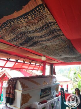 Antique Textiles Decoration and Antique Kandaure at the Rambu Solo, Toraja Funeral Rites (September 2025) Antique Textiles Decoration and Antique Kandaure at the Rambu Solo, Toraja Funeral Rites (September 2025)