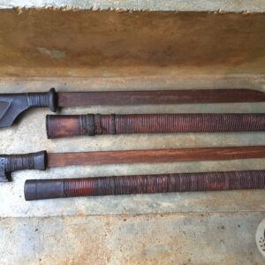 A pair of Old Toraja Traditional Swords (La’bo’ Penai) (3) A pair of Old Toraja Traditional Swords (La’bo’ Penai) (3)