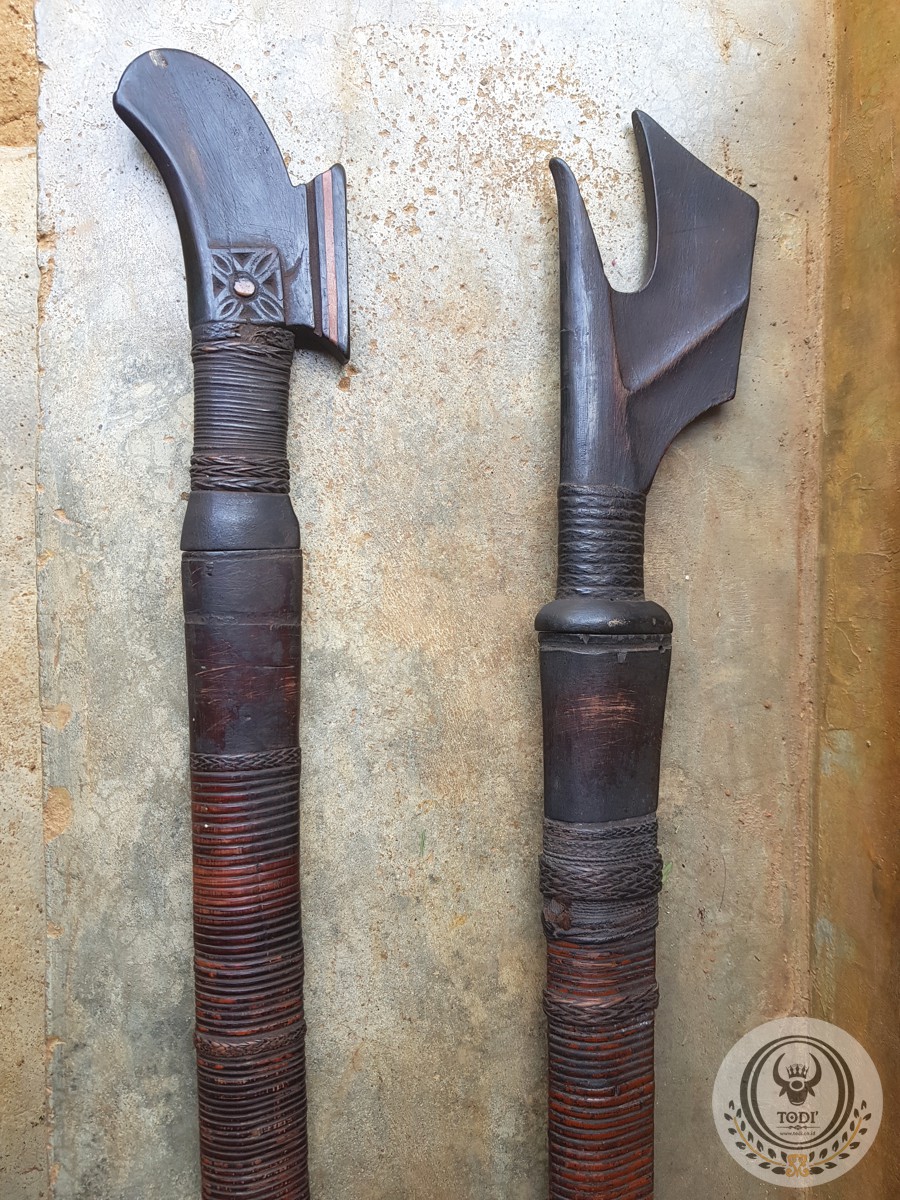 A pair of Old Toraja Traditional Swords (La’bo’ Penai) (6) A pair of Old Toraja Traditional Swords (La’bo’ Penai) (6)