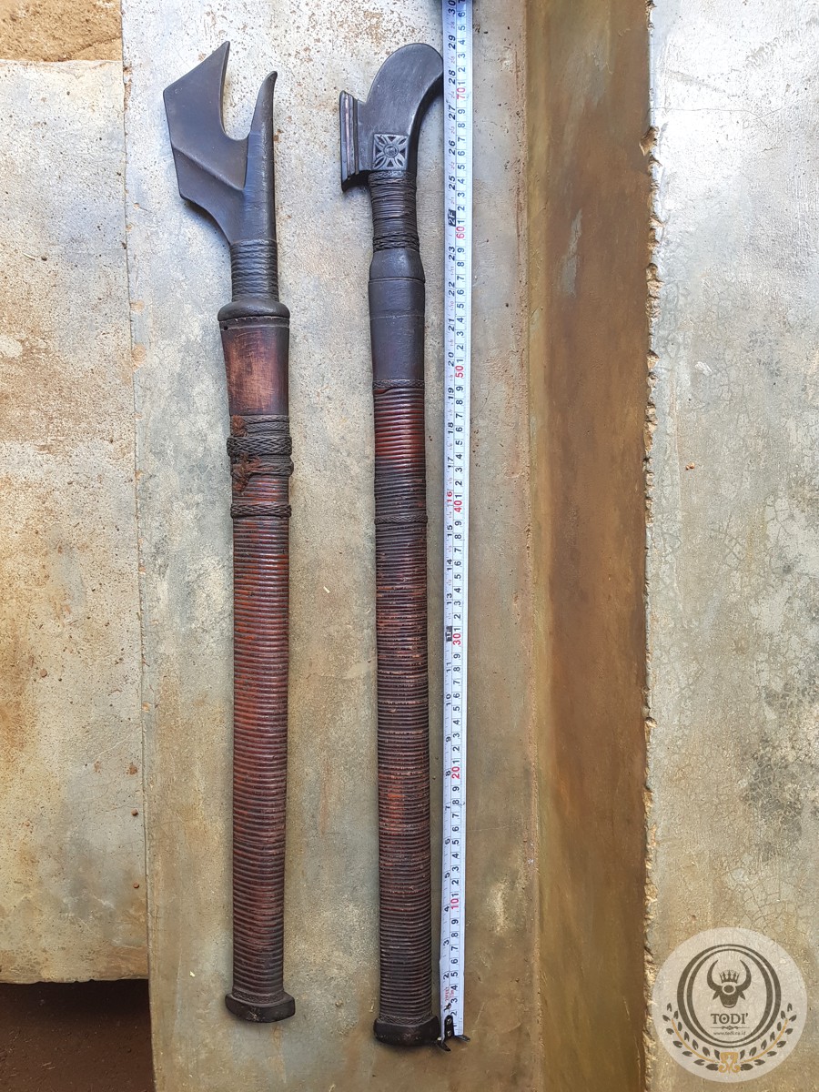 A pair of Old Toraja Traditional Swords (La’bo’ Penai) (8) A pair of Old Toraja Traditional Swords (La’bo’ Penai) (8)