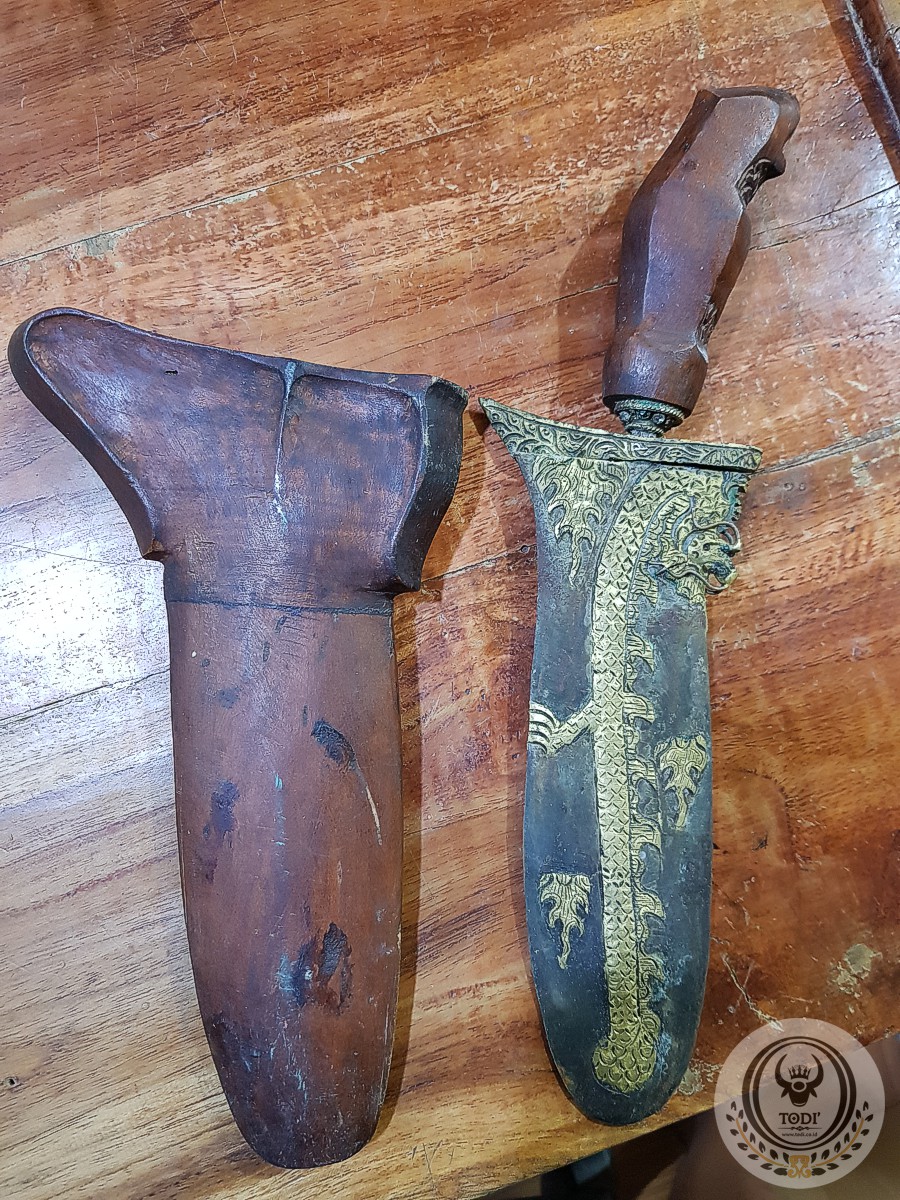 Keris Betok With Dragon-patterned Blade Keris Betok With Dragon-patterned Blade