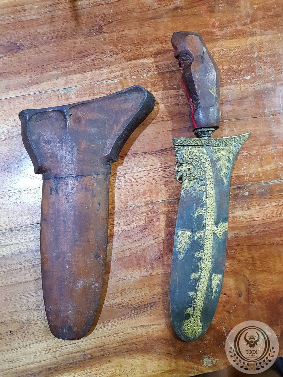Keris Betok With Dragon-patterned Blade Keris Betok With Dragon-patterned Blade
