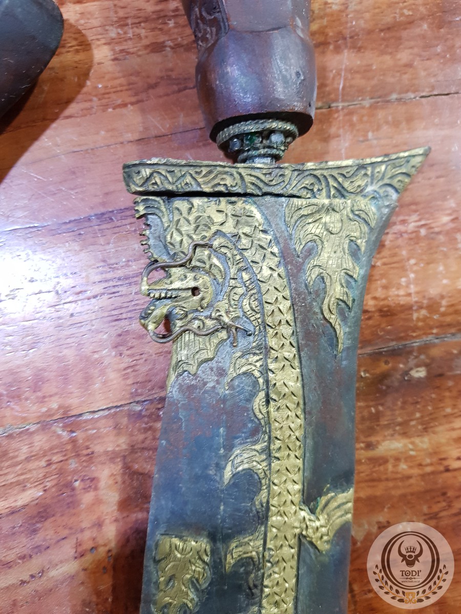 Keris Betok With Dragon-patterned Blade Keris Betok With Dragon-patterned Blade