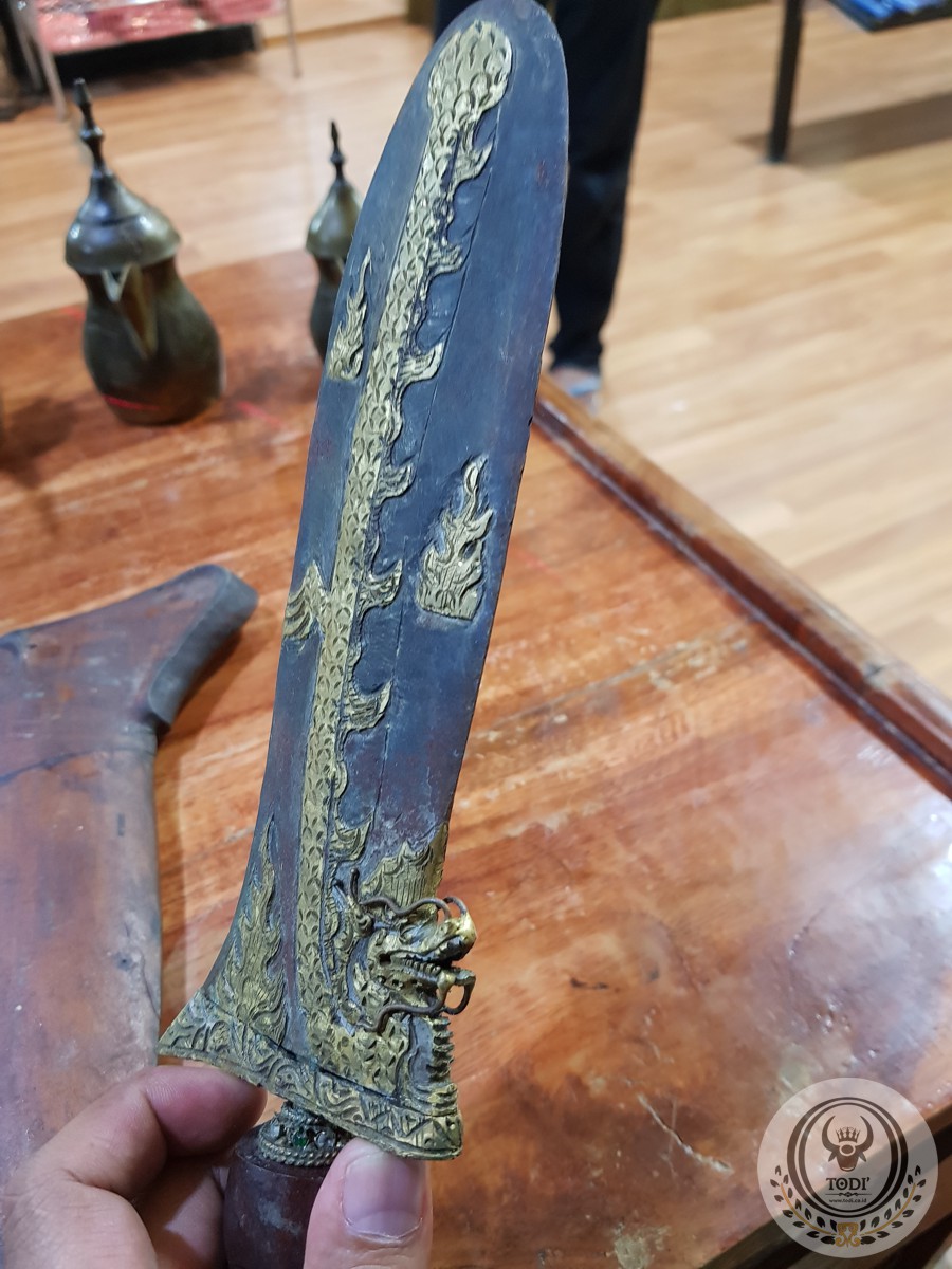 Keris Betok With Dragon-patterned Blade Keris Betok With Dragon-patterned Blade