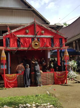 La'bo Penai, Lola, Toraja spears (Doke), Kandaure, and Sarita at Toraja Funeral