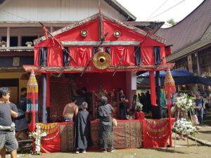 La'bo Penai, Lola, Toraja spears (Doke), Kandaure, and Sarita at Toraja Funeral