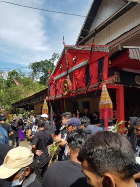 La'bo Penai, Lola, Toraja spears (Doke), Kandaure, and Sarita at Toraja Funeral