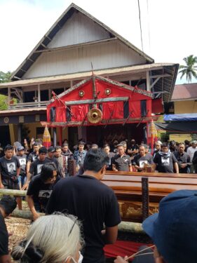 La'bo Penai, Lola, Toraja spears (Doke), Kandaure, and Sarita at Toraja Funeral