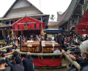 La'bo Penai, Lola, Toraja spears (Doke), Kandaure, and Sarita at Toraja Funeral