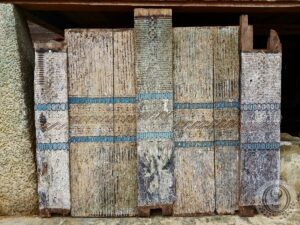 Passussu' Toraja Ricebarn Carving Wall With Blue Color