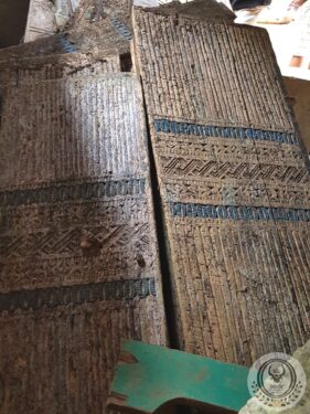 Passussu' Toraja Ricebarn Carving Wall With Blue Color