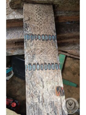 Passussu' Toraja Ricebarn Carving Wall With Blue Color