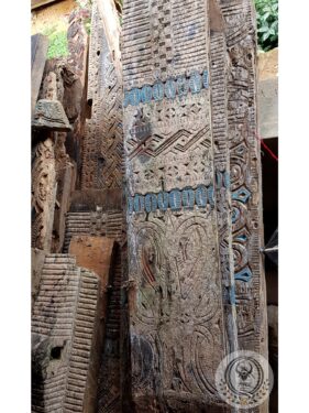 Passussu' Toraja Ricebarn Carving Wall With Blue Color