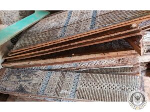 Passussu' Toraja Ricebarn Carving Wall With Blue Color