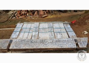 Passussu' Toraja Ricebarn Carving Wall With Blue Color