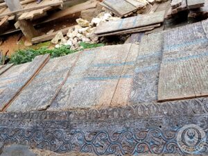 Passussu' Toraja Ricebarn Carving Wall With Blue Color