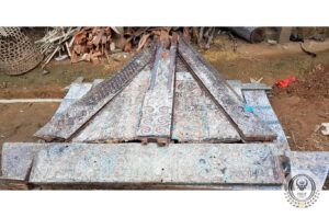 Passussu' Toraja Ricebarn Carving Wall With Blue Color