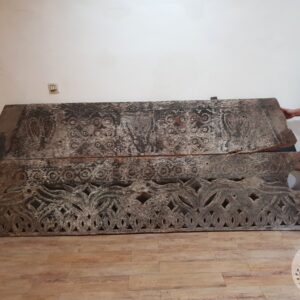Toraja Tongkonan House Wall Triangle 260cm x 160cm (White Patina)