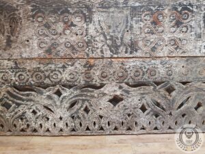 Toraja Tongkonan House Wall Triangle 260cm x 160cm (White Patina)