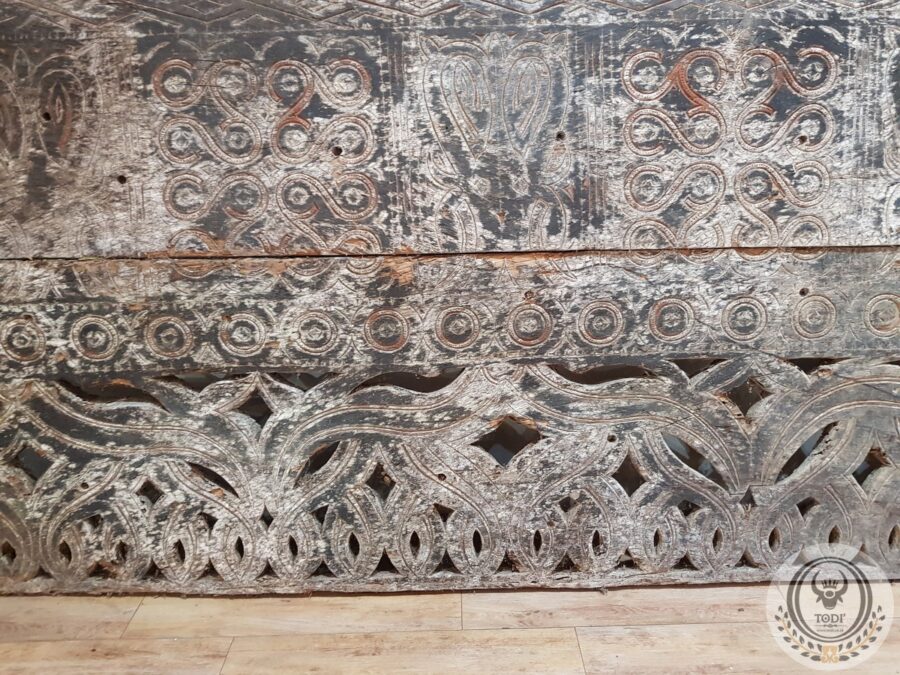 Toraja Tongkonan House Wall Triangle 260cm x 160cm (White Patina) Toraja Tongkonan House Wall Triangle 260cm x 160cm (White Patina)
