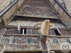 Toraja Tongkonan House Wall Triangle with Pa’ Garunggang Carving 260cm x 160cm